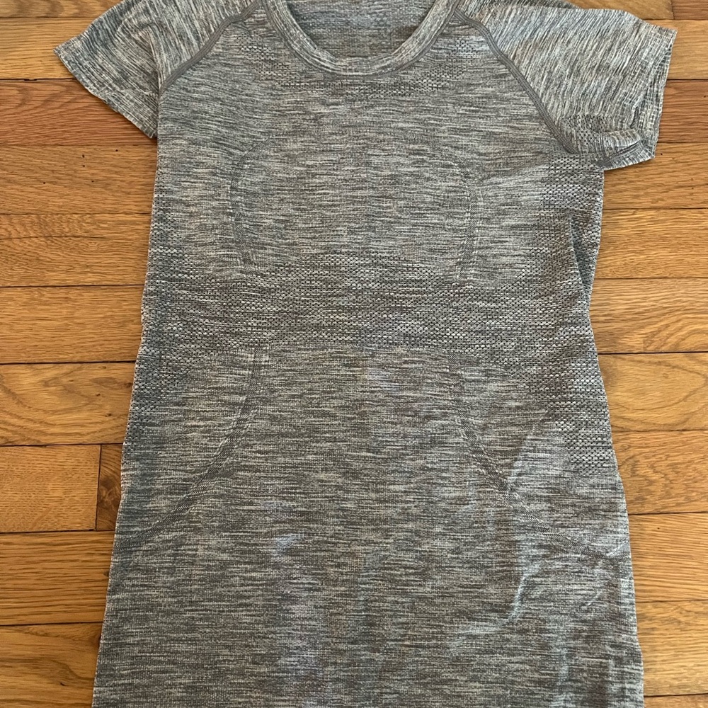 lululemon athletica Gray Short Sleeve Tee